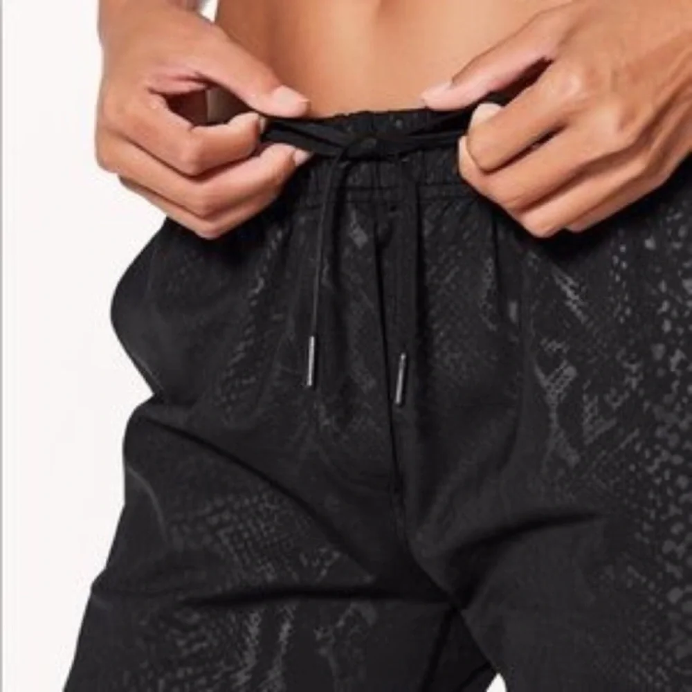 Lululemon Jet Crop (Slim) (Luxtreme 25.5